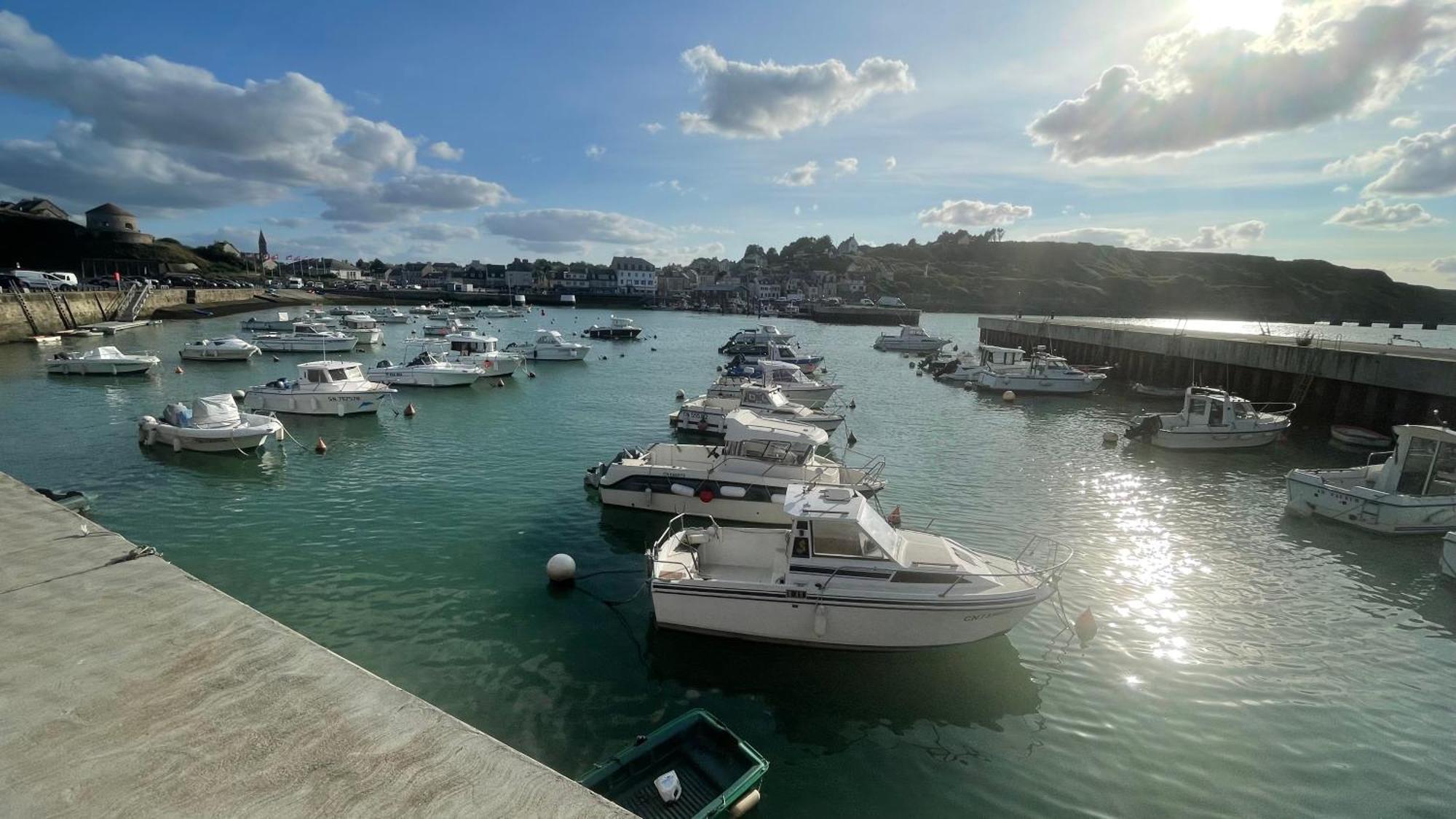 Maison Calme Et Cosy A Port-En-Bessin Pres Du Golf Et De La Mer المظهر الخارجي الصورة